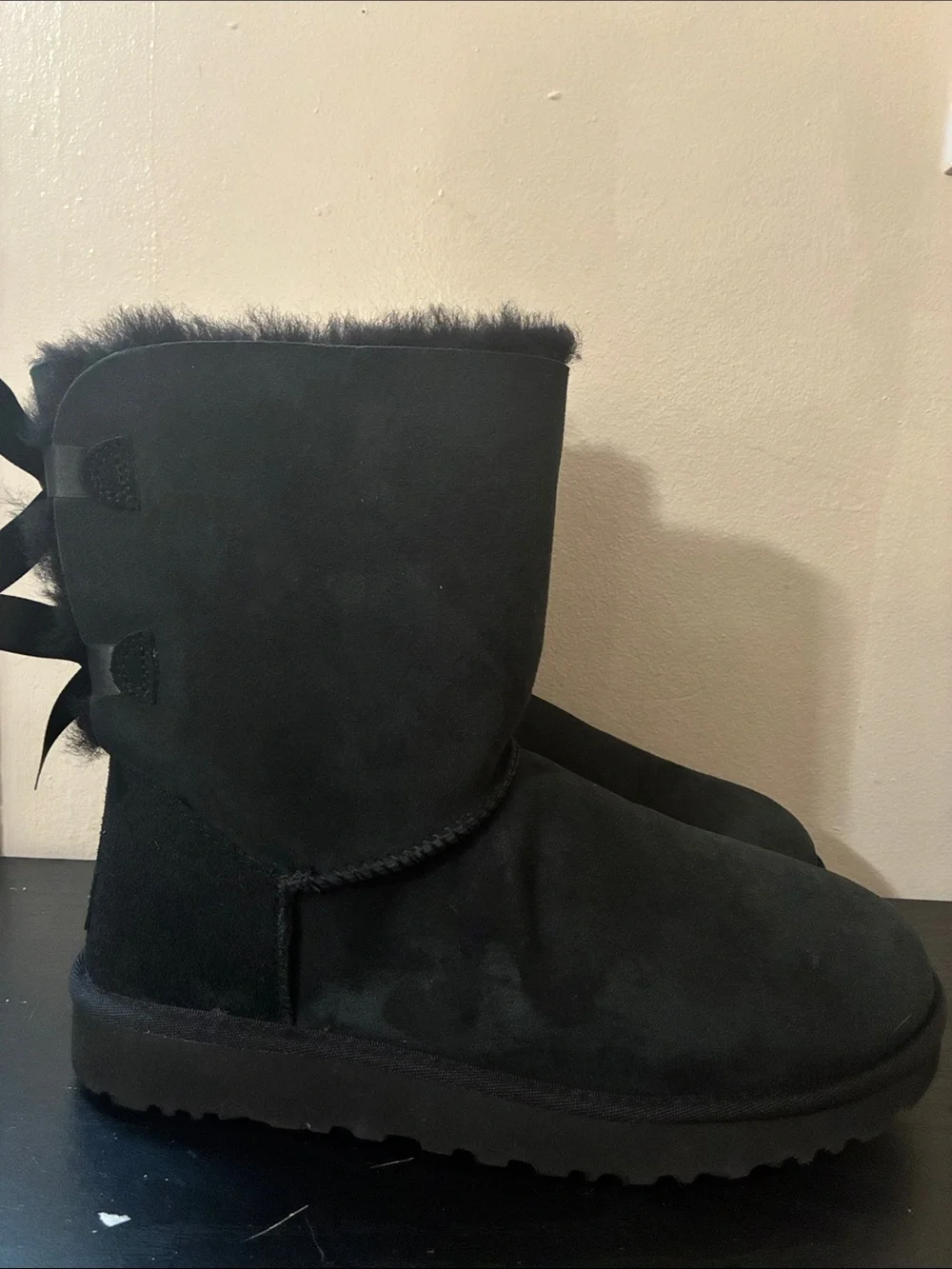 Black UGG Bailey Bow II boots feature signature twin-face size 10 Women